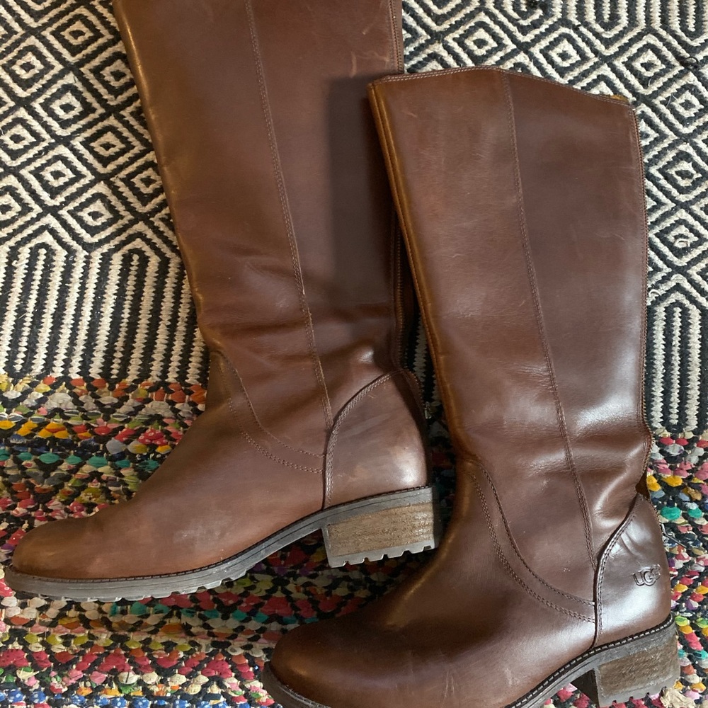 UGG Selden Boots